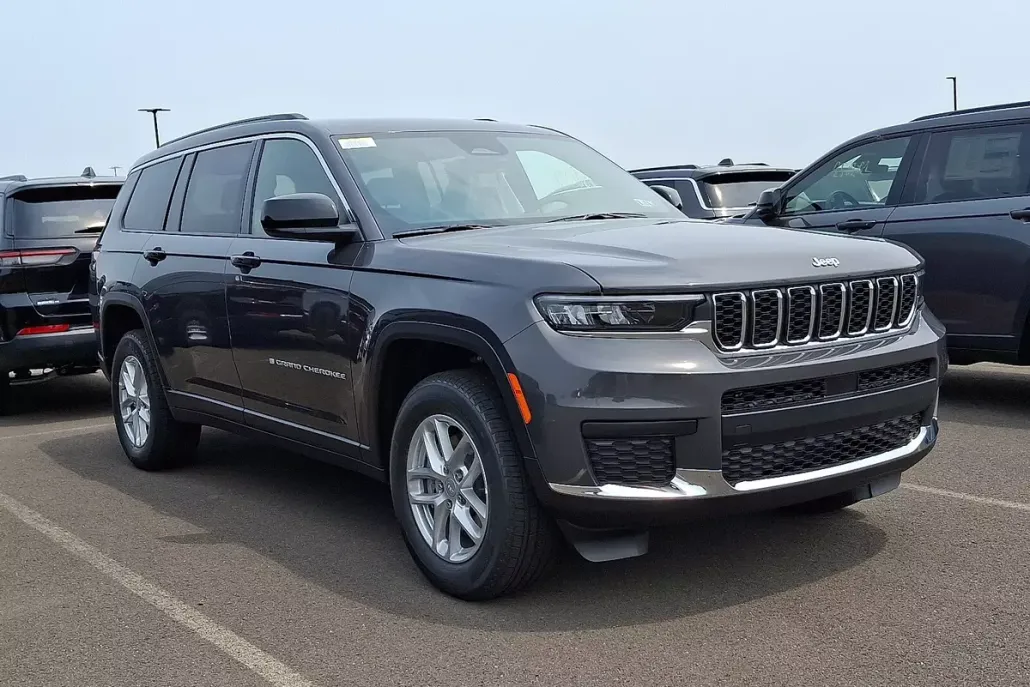 2025 Jeep Grand Cherokee Laredo photo 1