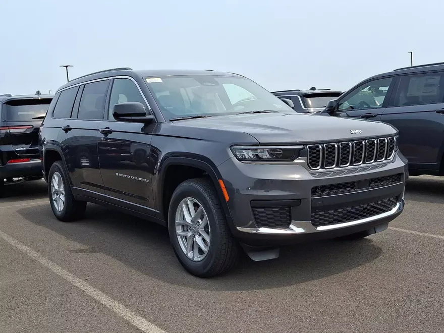 2025 Jeep Grand Cherokee Laredo photo 1