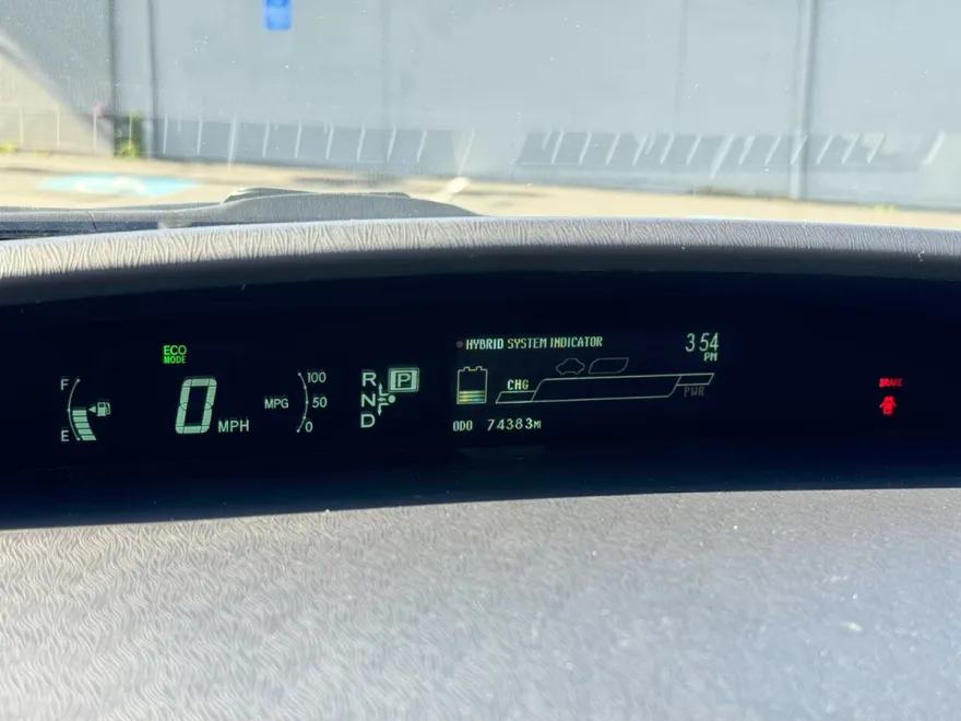 2015 Toyota Prius Plug-in Hybrid Advanced photo 20
