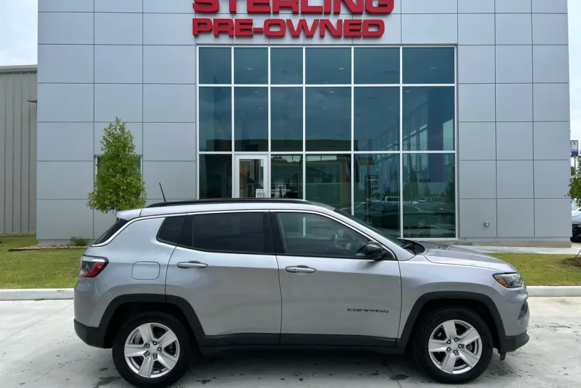 2022 Jeep Compass Latitude photo 1