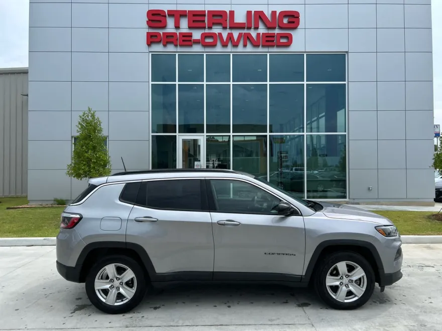 2022 Jeep Compass Latitude photo 1