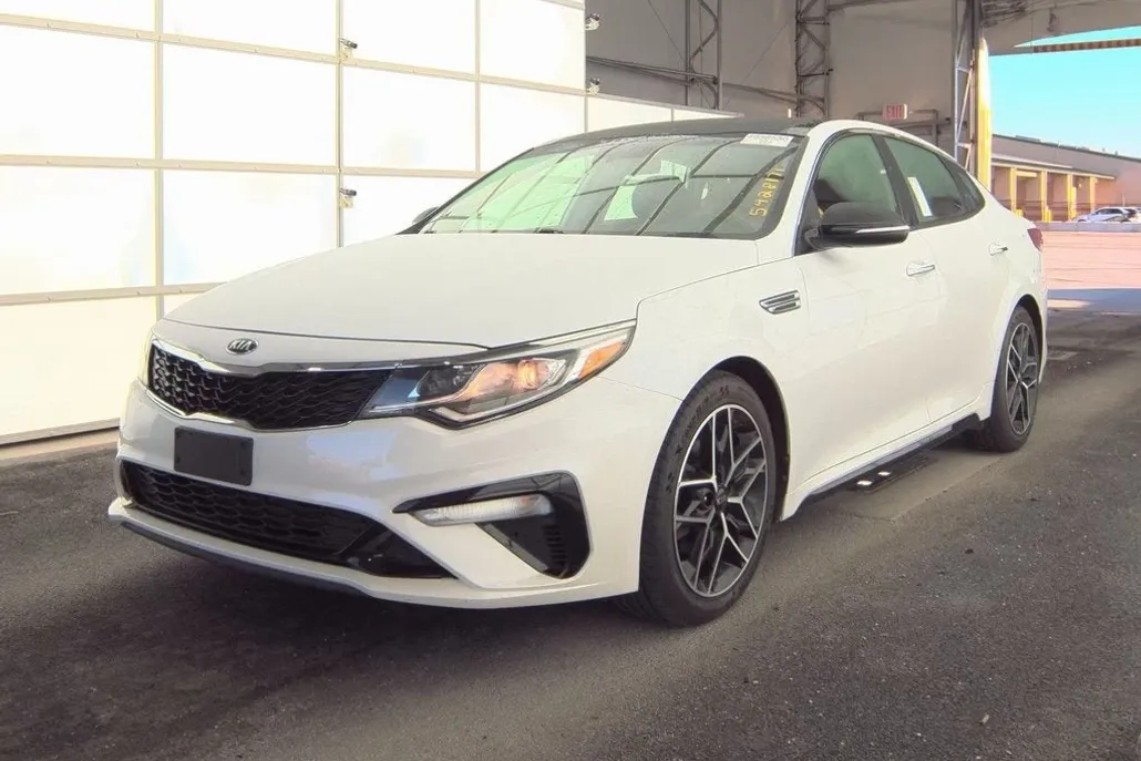 2020 Kia Optima SE photo 1