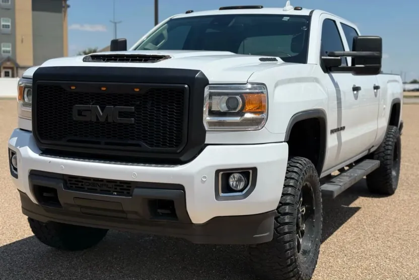 2017 Gmc Sierra 2500 HD Denali photo 1