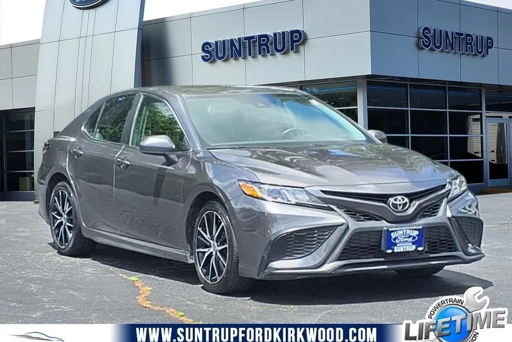 2021 Toyota Camry SE photo 1