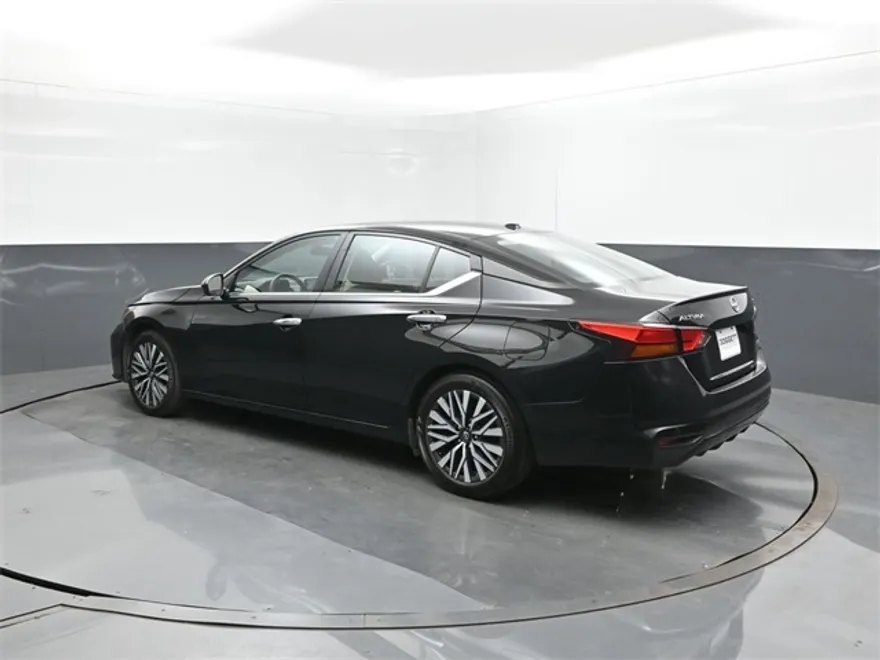 2024 Nissan Altima 2.5 SV photo 1