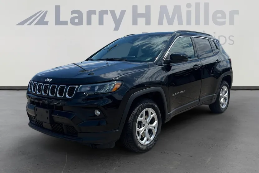 2024 Jeep Compass Latitude photo 1