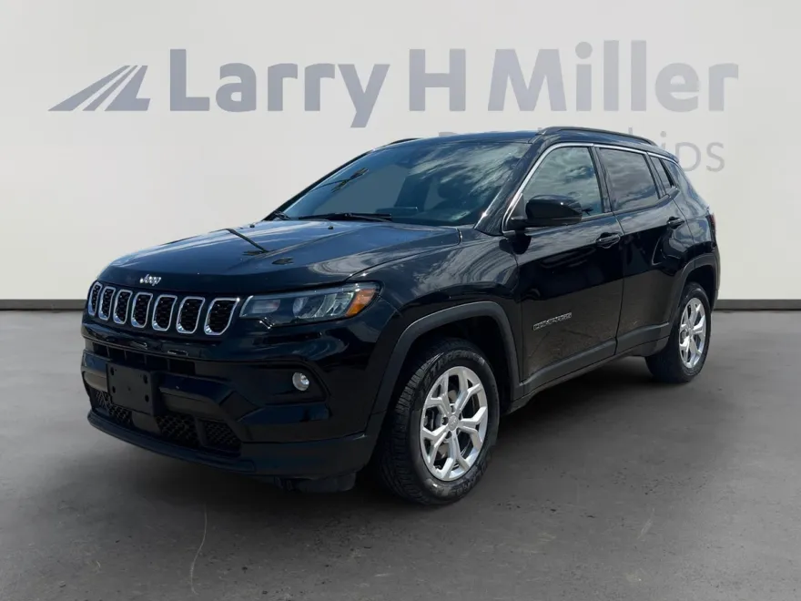 2024 Jeep Compass Latitude photo 1