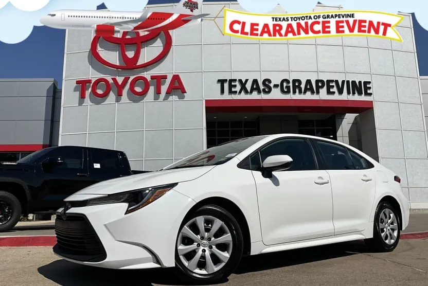 2024 Toyota Corolla LE photo 1