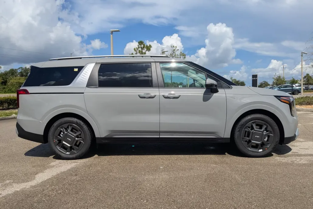 2026 Kia Carnival EX photo 1