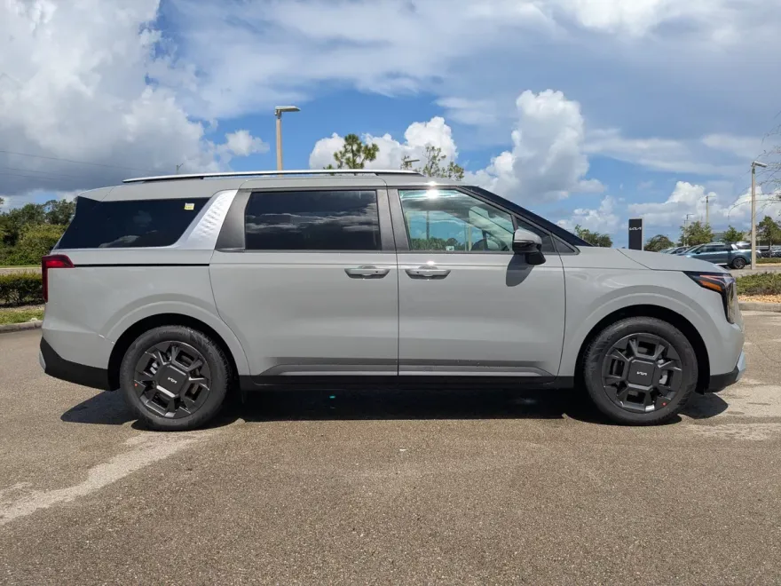 2026 Kia Carnival EX photo 1