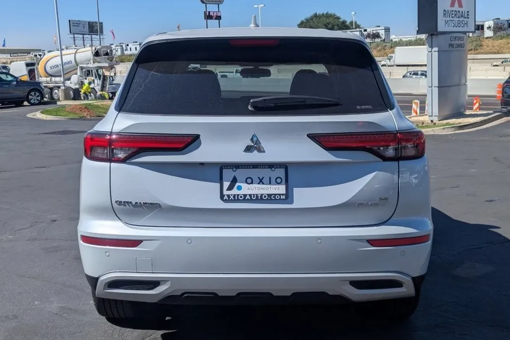 2025 Mitsubishi Outlander PHEV SE photo 1