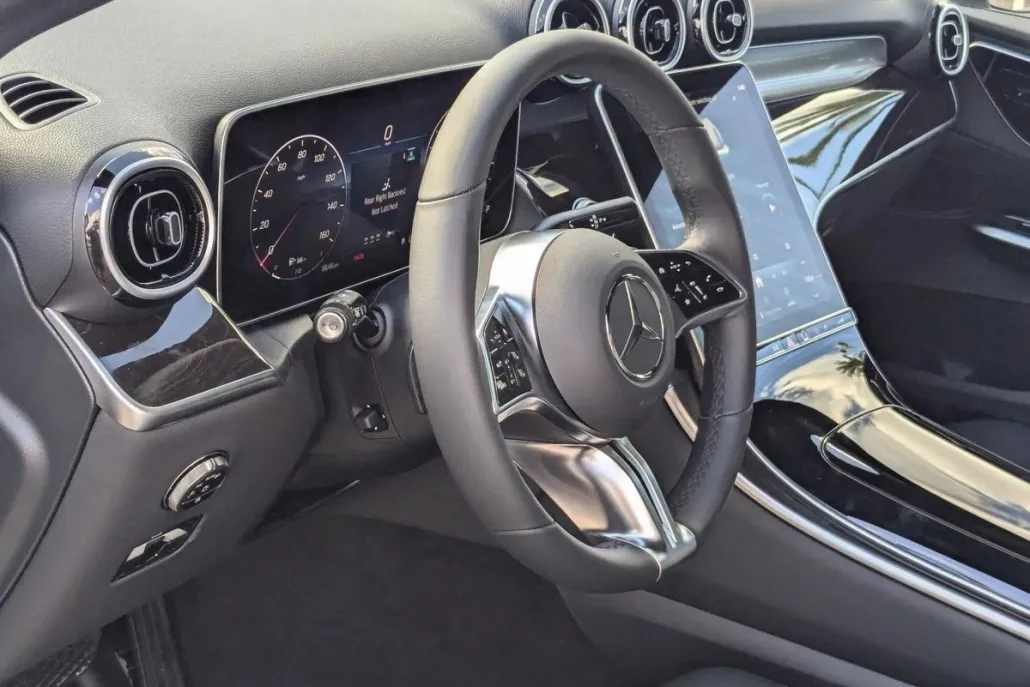2025 Mercedes Benz GLC 300 photo 1