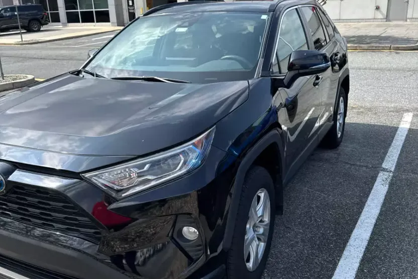 2021 Toyota RAV4 Hybrid XLE photo 1