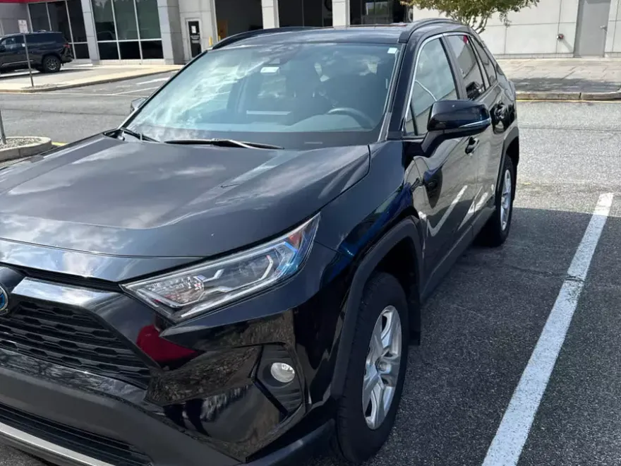2021 Toyota RAV4 Hybrid XLE photo 1