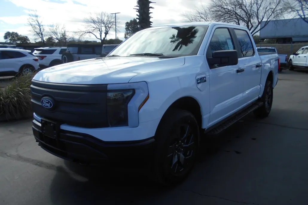 2024 Ford F-150 Lightning photo 1