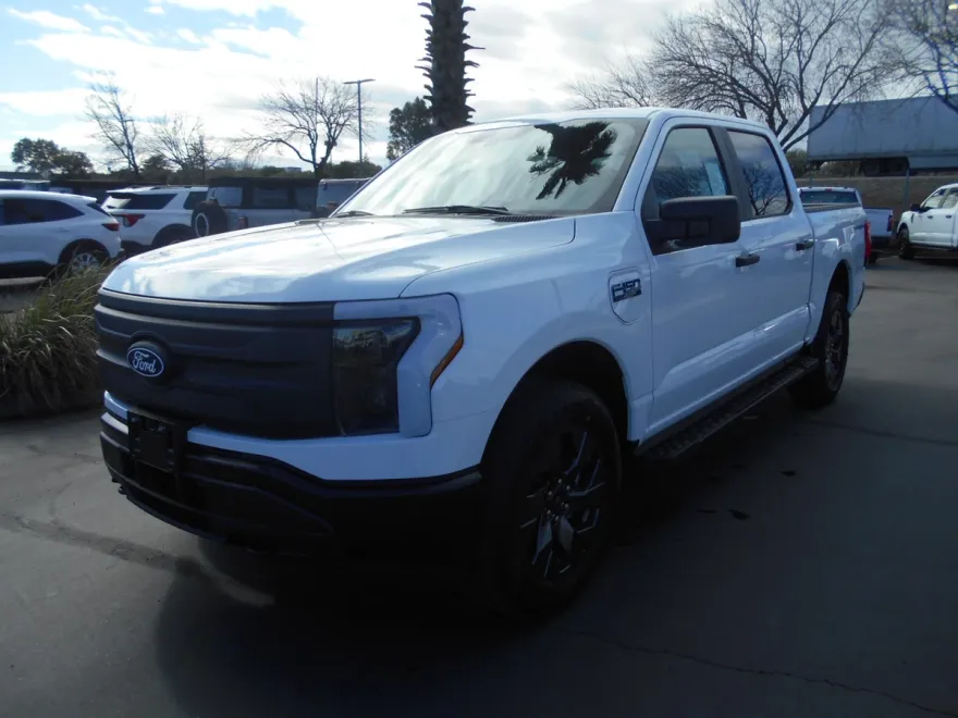 2024 Ford F-150 Lightning photo 1