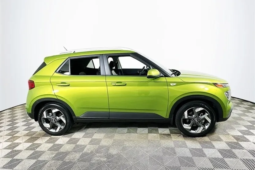 2024 Hyundai Venue SEL photo 1