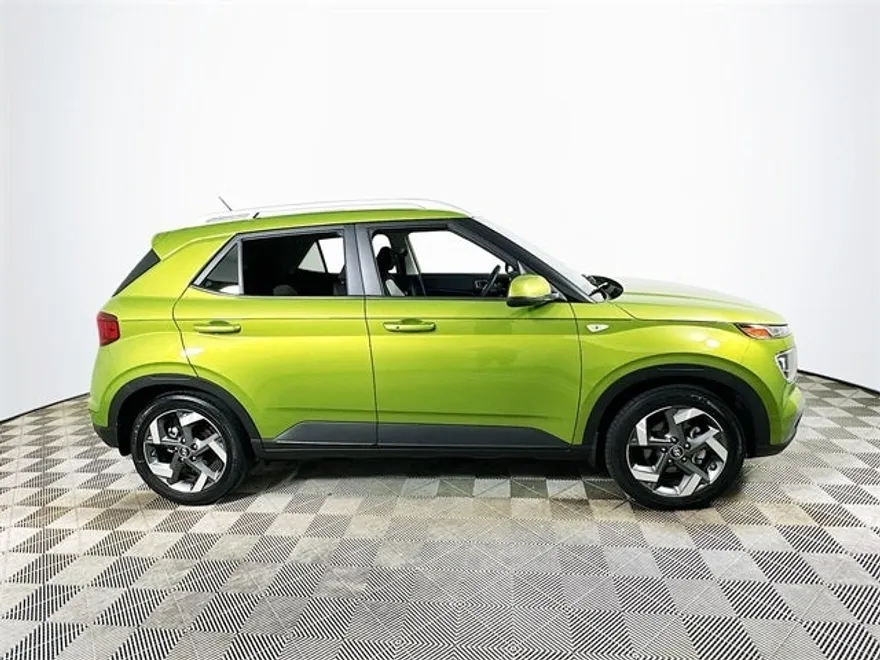 2024 Hyundai Venue SEL photo 1