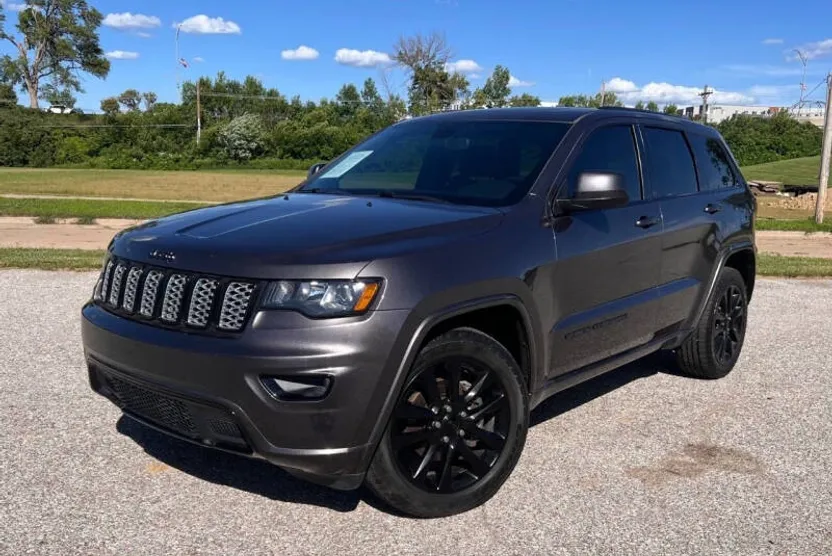 2018 Jeep Grand Cherokee Altitude photo 1