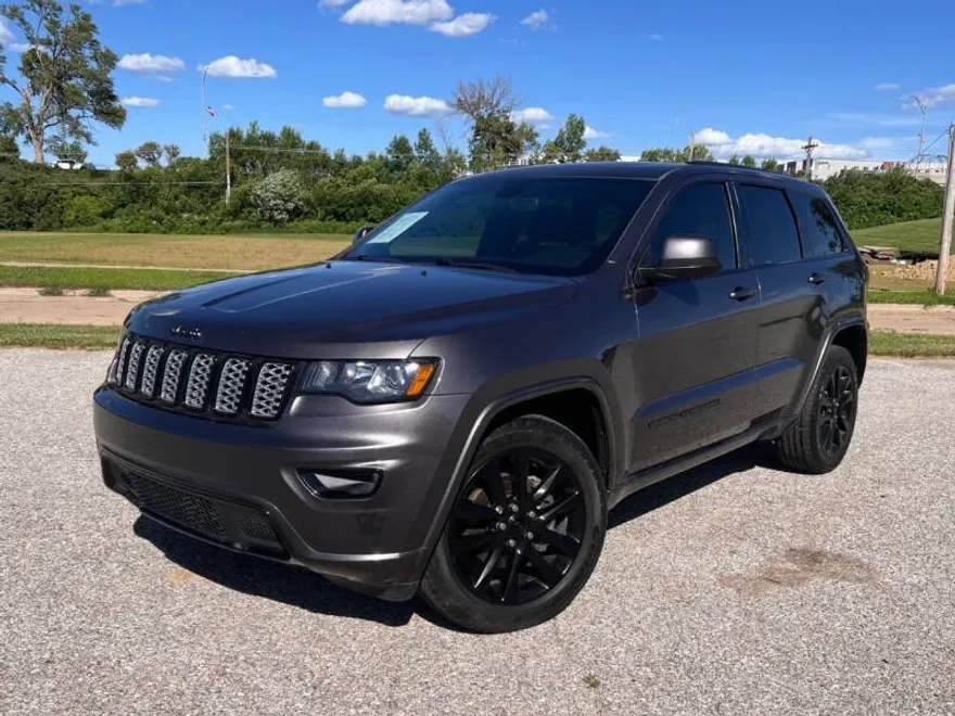 2018 Jeep Grand Cherokee Altitude photo 1