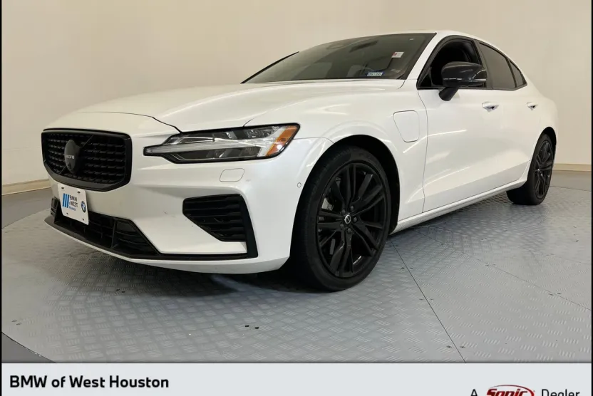 2024 Volvo S60 T8 Ultimate Black Edition photo 1