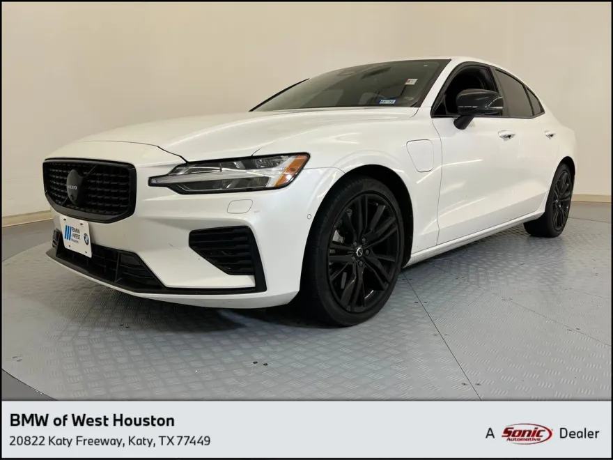 2024 Volvo S60 T8 Ultimate Black Edition photo 1