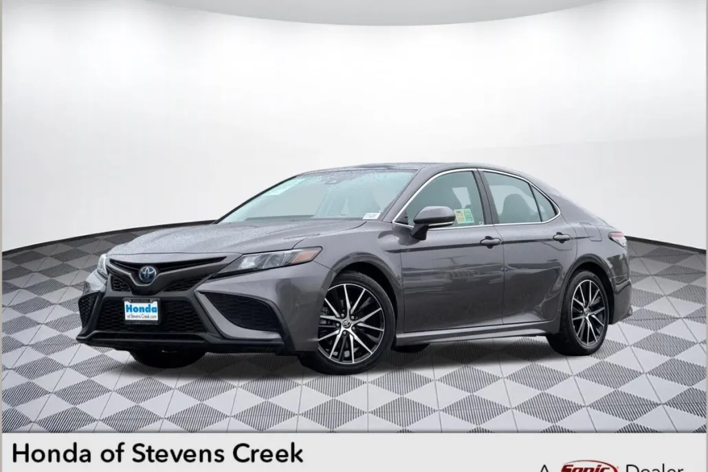 2023 Toyota Camry Hybrid SE photo 1