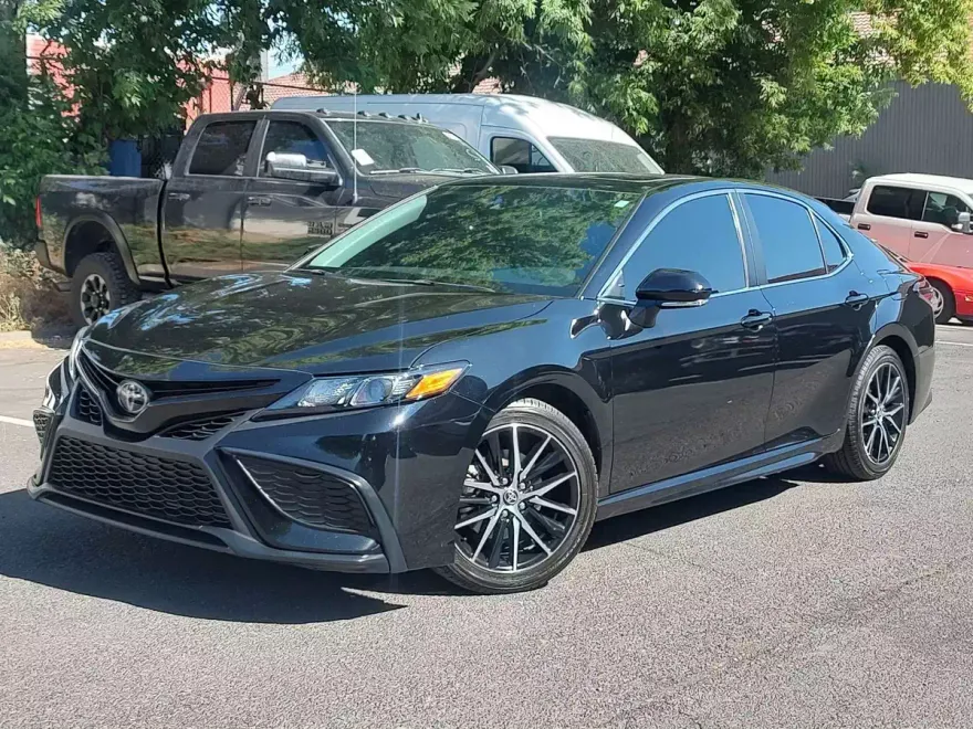 2021 Toyota Camry SE photo 1