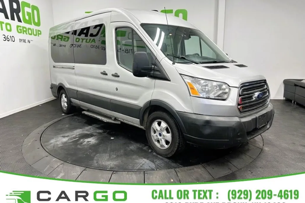 2017 Ford Transit XLT photo 1