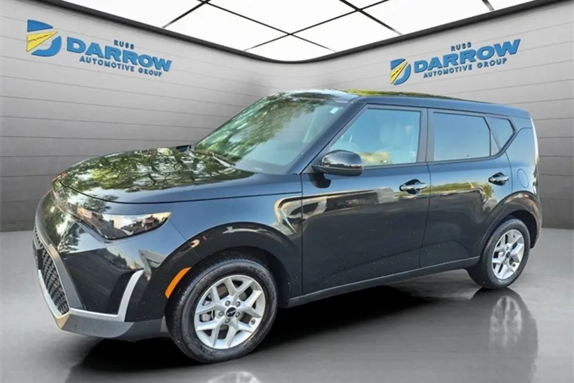 2023 Kia Soul LX photo 1