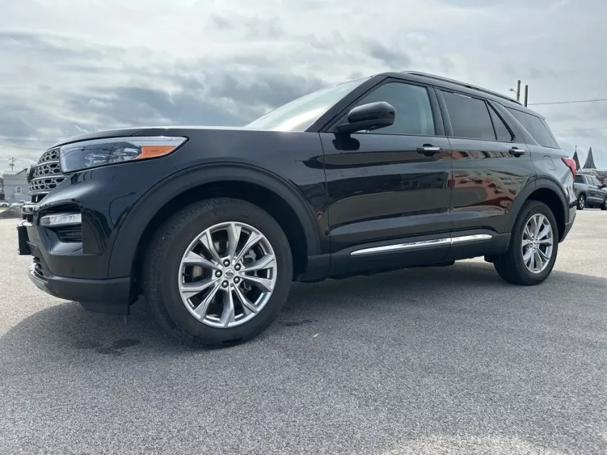 2024 Ford Explorer Limited photo 1