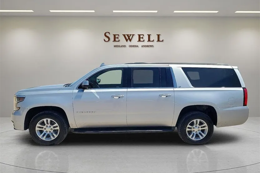 2019 Chevrolet Suburban LT photo 1