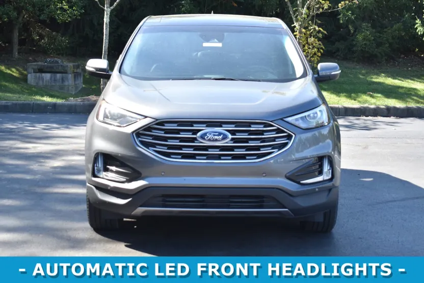 2022 Ford Edge Titanium photo 1