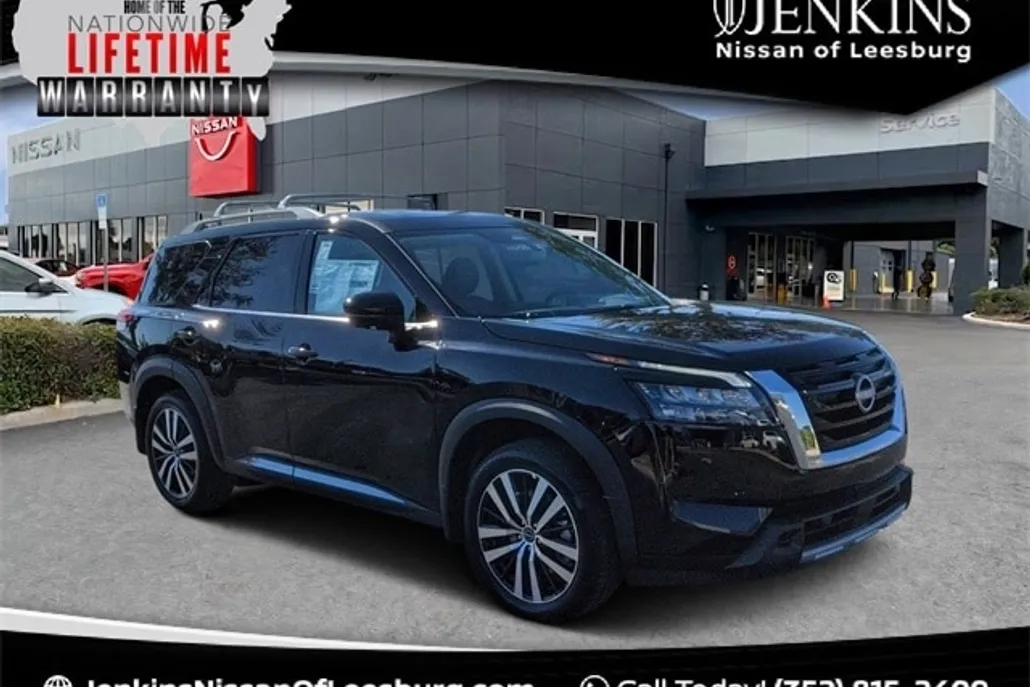 2025 Nissan Pathfinder Platinum photo 1