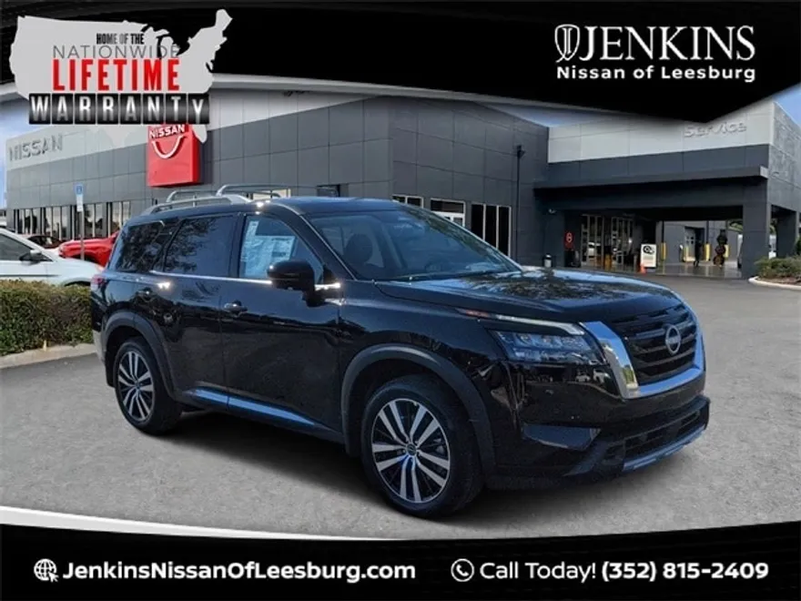 2025 Nissan Pathfinder Platinum photo 1