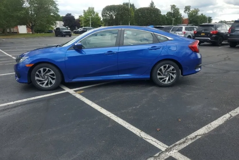 2018 Honda Civic EX photo 1