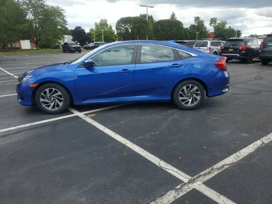 2018 Honda Civic EX photo 1