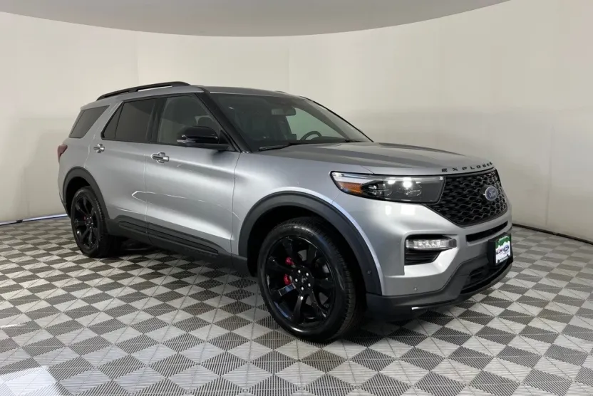 2022 Ford Explorer ST photo 1