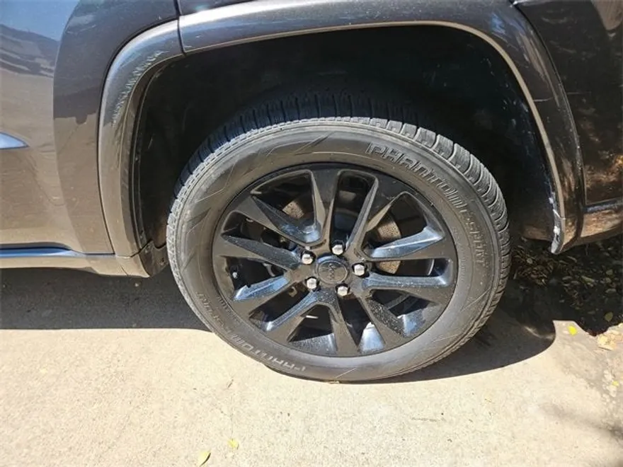 2020 Jeep Grand Cherokee Laredo photo 1