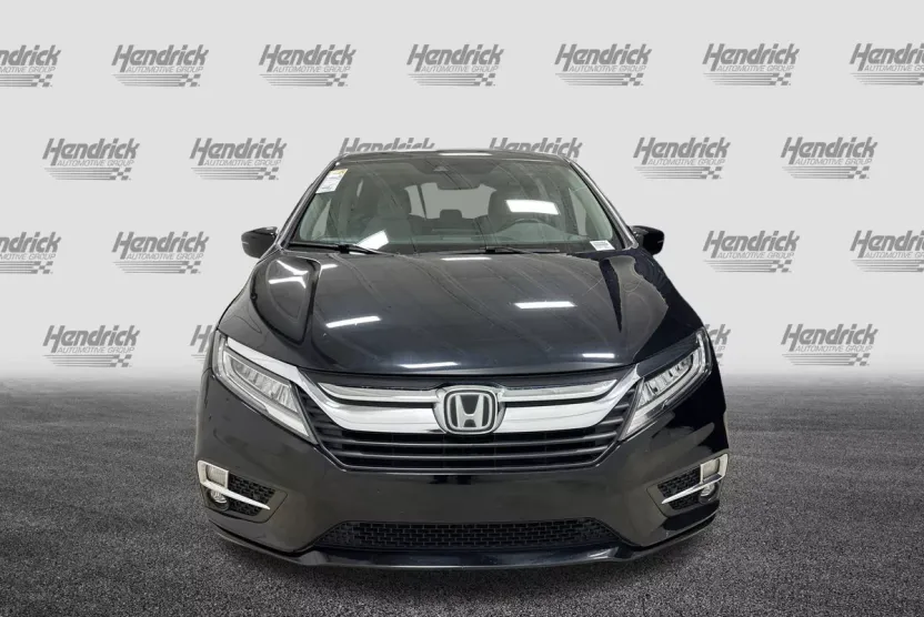 2018 Honda Odyssey Touring photo 1