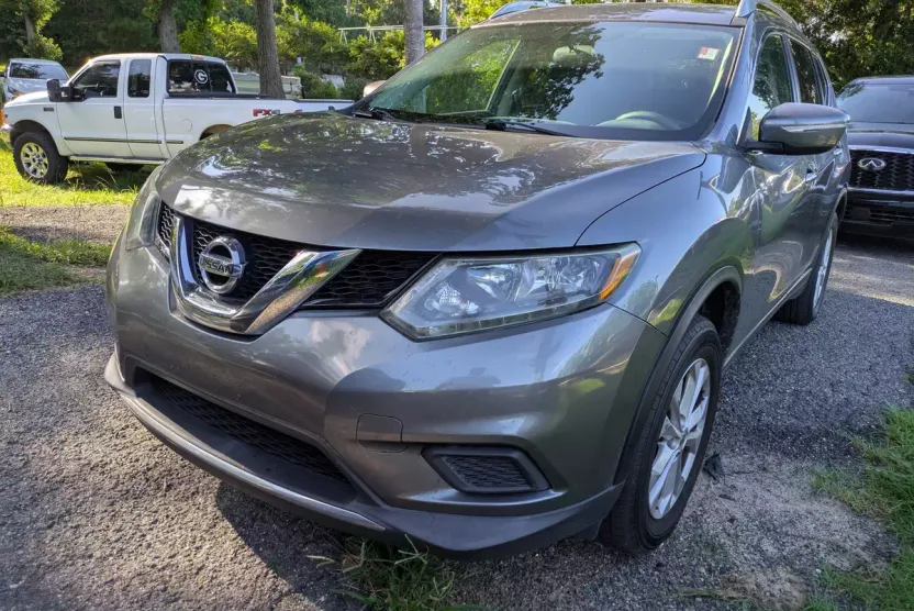 2014 Nissan Rogue SV photo 1