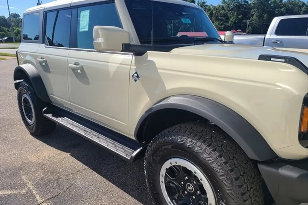 2025 Ford Bronco Outer Banks photo 1