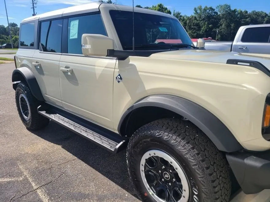 2025 Ford Bronco Outer Banks photo 1