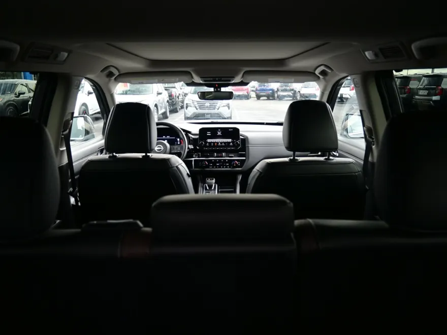 2024 Nissan Pathfinder Platinum photo 1