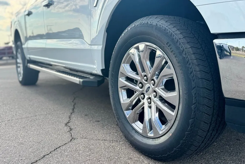 2025 Ford F-150 Lariat photo 1