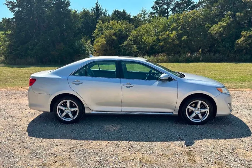 2012 Toyota Camry XLE V6 photo 1