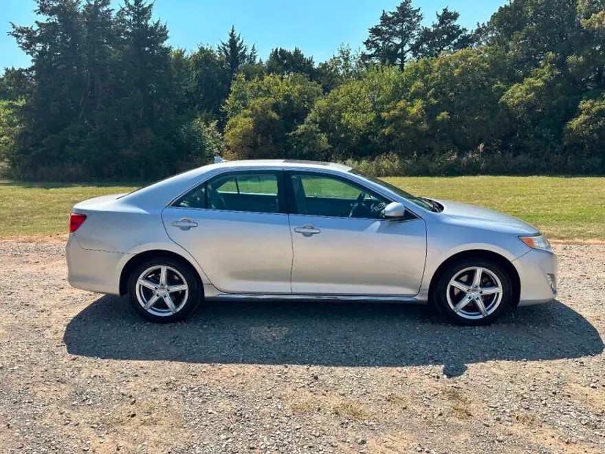 2012 Toyota Camry XLE V6 photo 1