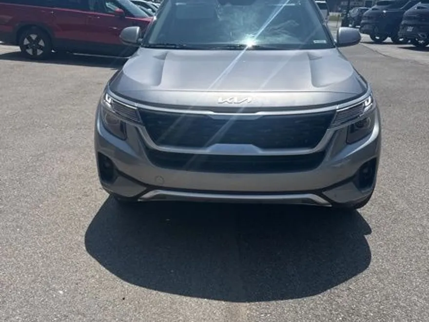 2023 Kia Seltos S photo 1