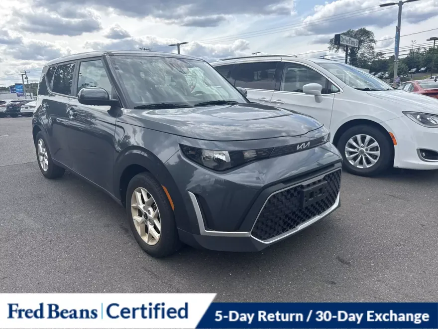 2023 Kia Soul LX photo 1