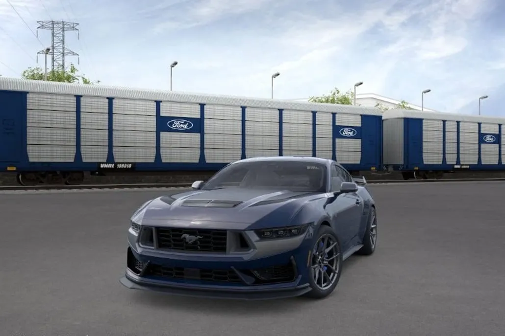 2025 Ford Mustang Dark Horse photo 1